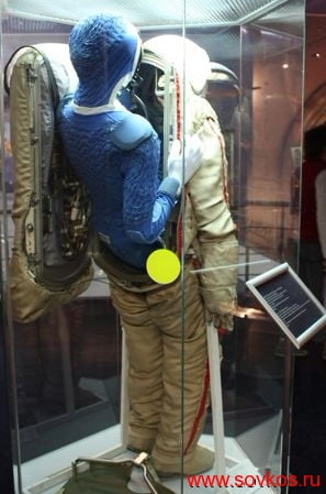 Скафандр «Орлан-Д» в Мемориальном музее космонавтики (вид сзади)